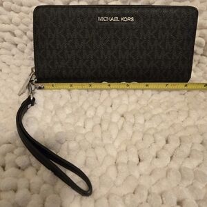 Michael Kors Women's Jet Set Travel Continental Wallet